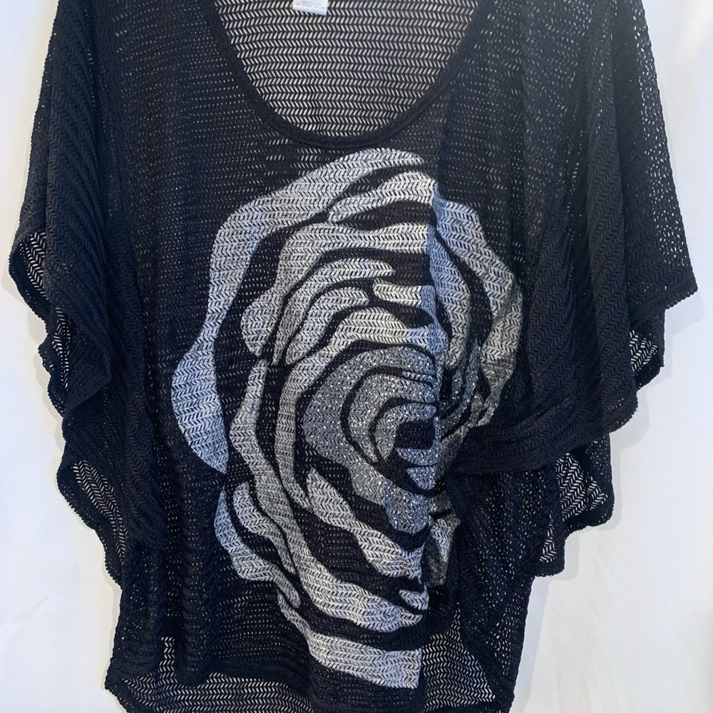 French Atmosphere Black and Gray Shrug Sweater with Floral Design